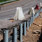 Монтаж винтовых свай для укрепления дороги в Сосново