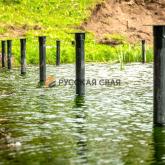 Монтаж пирса на винтовых сваях в Низино