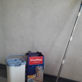 Набор для уборки дома "VivaMop" ведро и швабра  Комплектация: ведро, швабра-флаундер, черенок, 2 насадки из микрофибры, коробка) Размеры: Ведро 35*18,3*15,6см,  флаундер-швабра 32,1*11,1см, черенок 120см, коробка 35,8*18,6*16,5см