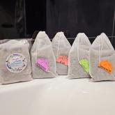 Разные травы: Лаванда, душица, мята, роза, чабрец, зверобой.