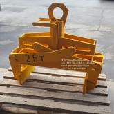 Универсальный клещевой захват для монтажа, подъема и перемещения фундаментных блоков ФБС шириной 300 мм, 400 мм, 500 мм и 600 мм грузоподъемностью 2500 кг, оснащенный пластиной подвески на крюк крана и переставными рычагами с резиновыми накладками прижимов рычагов для надежного зацепления блока. Фиксатор раздвинутого положения рычагов для удобного опускания захвата на верхнюю поверхность фундаментного блока.