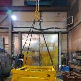 Захват клещевой серии ЗФ (фрикционный) ЗКРН-3,0т-800-1300 (далее Захват) предназначен для подъема и транспортирования груза весом до 3000кг, имеющего форму цилиндра с внешним диаметром от 800мм до 1250 мм грузоподъемным механизмом и может быть использован для перемещения бухт проволоки, катанки, арматуры и других подобных грузов.