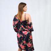 комплект сорочка+халат, в десяти расцветках. Ткань нежная и приятная к телу, регулируемые бретели на сорочке, на халате петелька для вешалки, ровный шов, каждая единица товара в индивидуальной упаковке. Цена розница — 2500р, опт от 30 комплектов — 1500р. Размеры: 42−44, 46−48, 50−52.