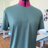 футболки мужские в четырех расцветках (белый, красный, зеленый, синий), размеры 48, 50, 52. Цена розница 1500р, оптовая от 48 шт — 750р