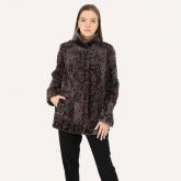 ODIFLER, женская шуба из целых шкур овчины (мутон) с утеплителем или без утеплителя.  Длина изделия по спинке: 70 см. Шуба пошита с учётом свободы движений, размеры соответствуют Российским стандартам. Карманы средней глубины отделаны натуральной кожей (замша, гладкая кожа или кожа с финишным покрытием). Подклада, полностью пришита к подолу шубы. Воротник-стойка полностью выполнен из меха. Утеплитель (синтепон) на полочках и спинке. Застёжка на шубных крючках, на горловине – одна пуговица.