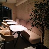 Столы в одном из ресторанов Москвы на ул. Покровка