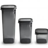 Емкость для сыпучих - идеальное решение для удобного хранения и организации продуктов в вашей кухне. Контейнер для пищи выполнен из высококачественного пищевого пластика, который не вступает в реакцию с продуктами и не влияет на вкус и качество.