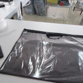 Упаковка-конверт для одеяла или пуховика. размеры 50х60 см. Ткань передняя часть ПВД или ПВХ, задняя спанбонд, рулонная молния, ручка спанбонд. цена 42 рубля 