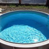 Бассейн у Дома