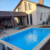 Бассейн у Дома