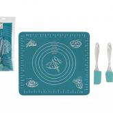 Силиконовый кулинарный коврик для выпечки - это надежный помощник на кухне, который помогает в создании вкусных блюд и украшении интерьера. Антипригарный коврик изготовлен из высококачественного прочного силикона, который легко моется и не впитывает запахи. Благодаря своим размерам термостойкий силиконовый настольный коврик с размерами 26 x 29 см, он идеально подходит для раскатывания теста. А в подарок с ковриком вы получаете кисточку и лопаточку, которые помогают распределить тесто по всей поверхности. Ко