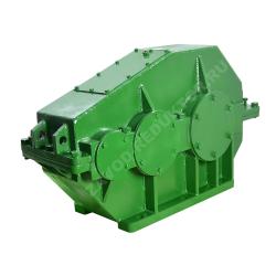 Горизонтальным редукторам серии «РМ» требуются электромоторы с частотой вращения ротора 600/750/1000/1250/1500 об/мин. Эффективность преобразования энергии двигателя во вращательный момент выражается через КПД не менее 97%. Ряд передаточных коэффициентов состоит из девяти значений в диапазоне от 8 до 50. Редукторы одинаково надежны в периодическом и постоянном без ограничений режиме работы, обеспечивая прямую реверсную работу всех видов оборудования. Климатические условия эксплуатации определены исполнением