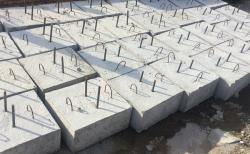 Опорные подушки (ОП) — это популярные ЖБ изделия, которые применяются в различных сферах. Они могут использоваться в промышленном и гражданском строительстве, при прокладке трубопроводов, а также широко применяются при укладке дорог.