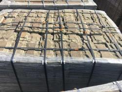 Серо-зеленый камень пиленый со сколом плитка