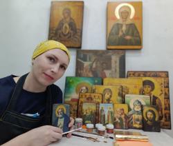 Иконописная мастерская "БЛАГОСЛОВЕНИЕ®" предлагает вам уникальную возможность приобрести старинные иконы в современном исполнении. Мы не просто копируем внешний вид икон, но и наделяем их особой энергетикой, которая добавит тепла и душевности в ваш дом.    Старинные иконы – это не просто предмет декора, они хранят в себе историческую ценность и тепло рук наших предков.