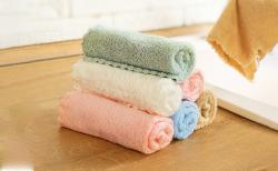 САЛФЕТКИ ДЛЯ УБОРКИ текстура материала - гладкая Размер 25х25 Плотностью 210 г/кв.м