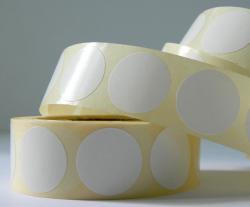 Различные размеры и формы термоэтикеток, в том числе круглые